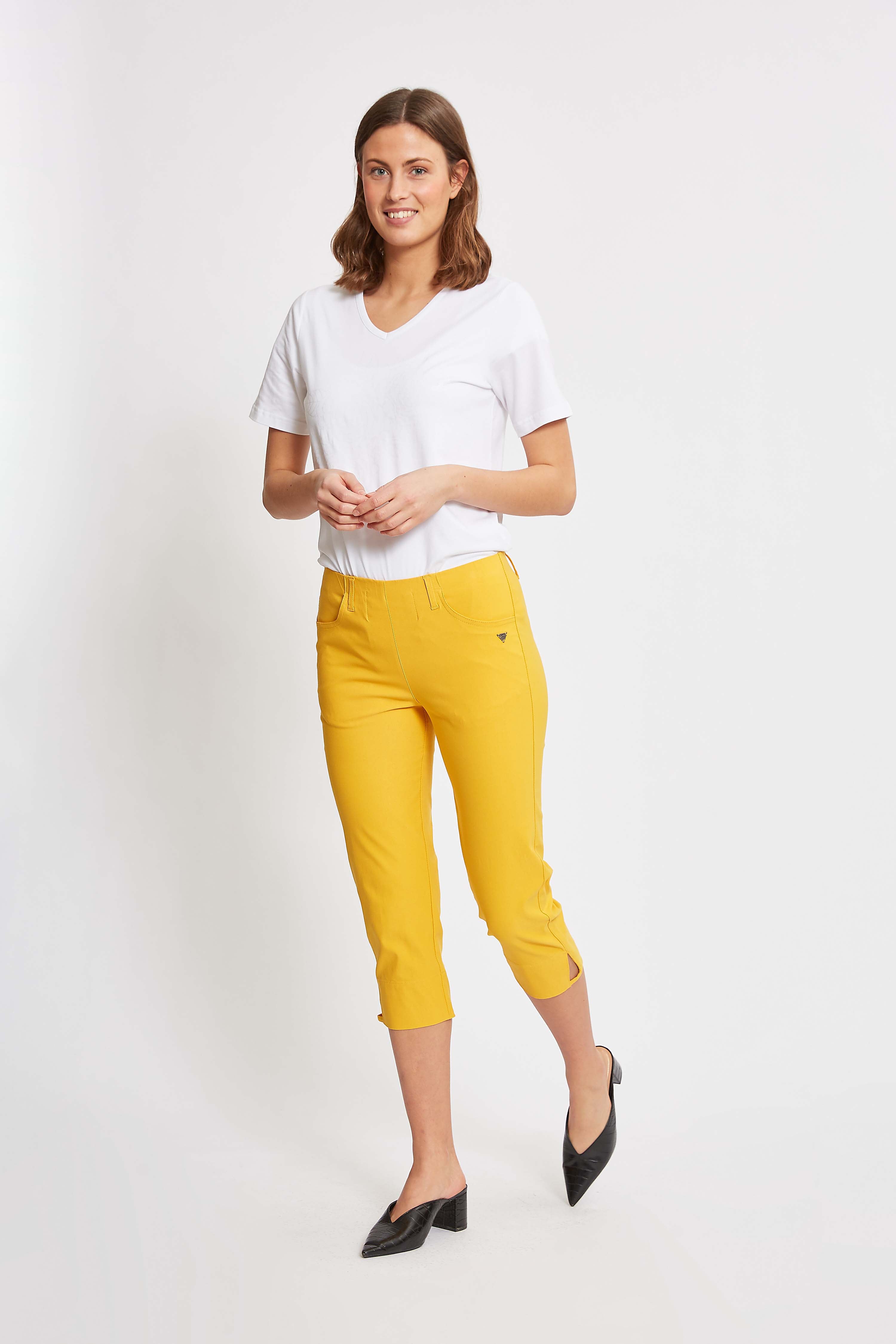 LAURIE  Anabelle Regular Capri Medium Length Trousers REGULAR 75104 Mellow Yellow