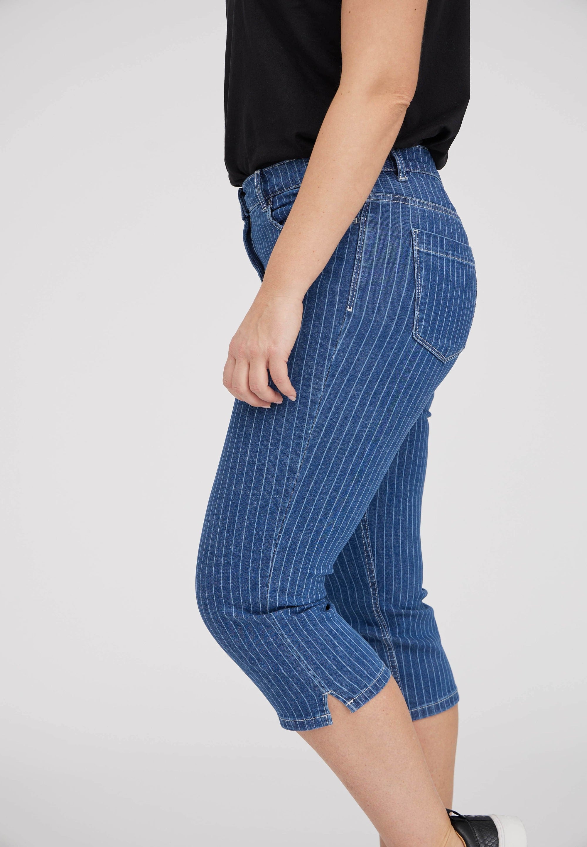 LAURIE Charlotte Regular Capri Medium Length Trousers REGULAR 49398 Blue Denim Stripe