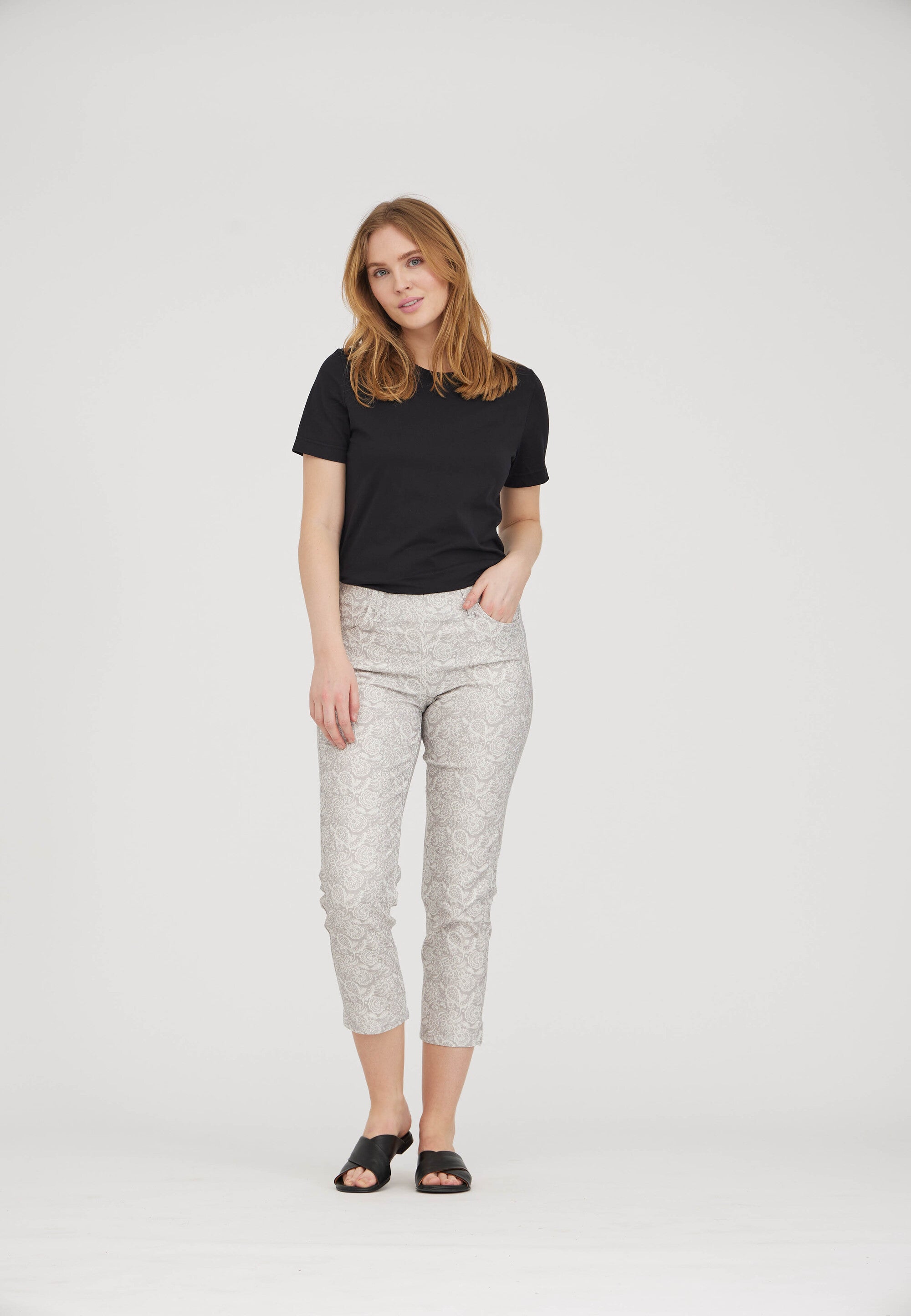 LAURIE  Kelly - Crop Trousers REGULAR 25015 Grey Sand Print